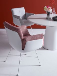 Design eetkamerstoel met uitneembare, wasbare kussen.